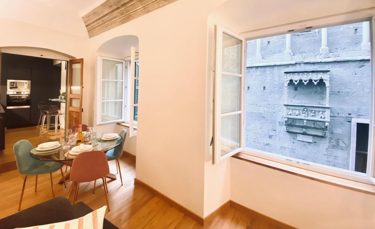 Apartment Historic Dimora San Lorenzo 19, Rolli Unesco - Overlooking The Cathedral - Free Private Parking- Genua