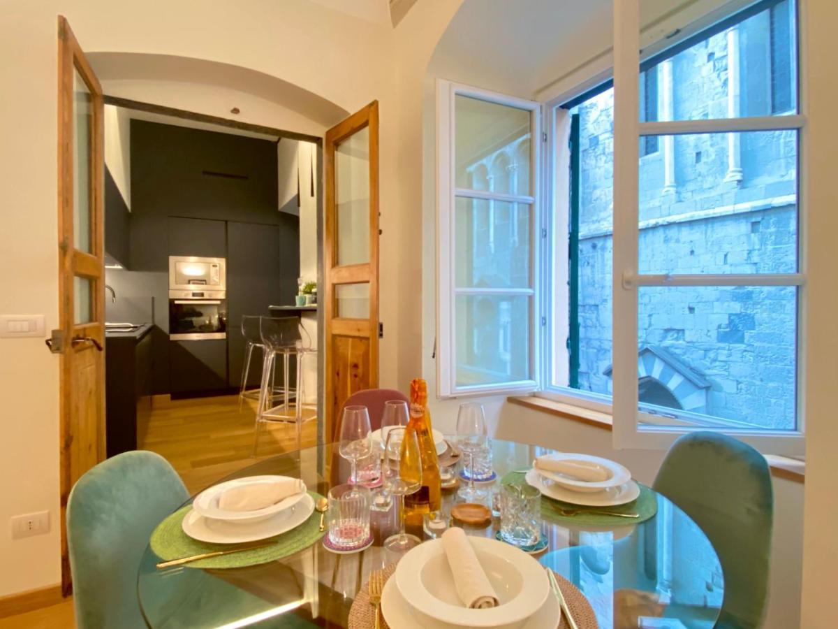 Historic Dimora San Lorenzo 19, Rolli Unesco - Overlooking The Cathedral - Free Private Parking- Apartment