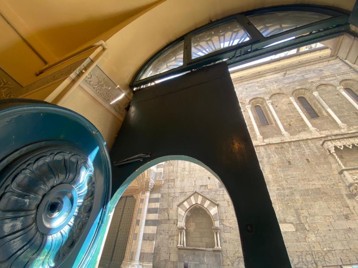 Historic Dimora San Lorenzo 19, Rolli Unesco - Overlooking The Cathedral - Free Private Parking- Apartment